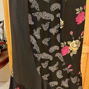 Chico's vintage Black Scarf with Floral and Paisley Design skirt, 100 silk